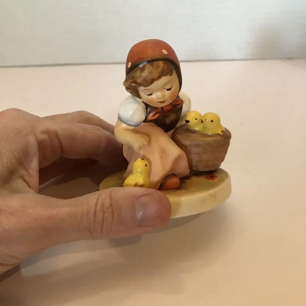 Vintage Hummel Goebel Figurine 